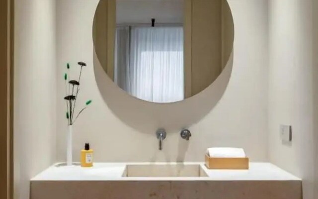 C10 Boutique Hotel