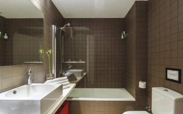 ArtlifeBCN Urban Oasis Apartment