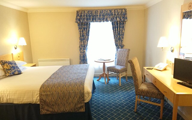 The Queens Hotel & Victoria Cloisters