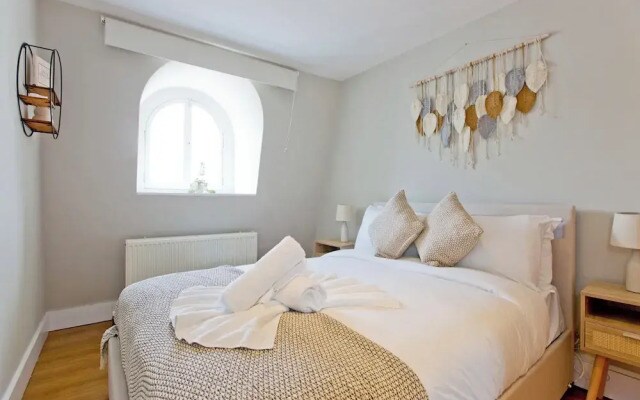 Imperial Hogarth Road Apartment