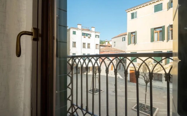 Dorsoduro Charme Apartments by Wonderful Italy