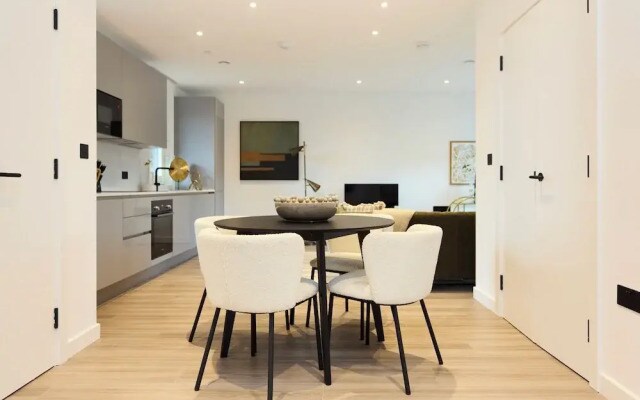 The Tottenham Retreat - Homely 2BDR Flat with Balcony
