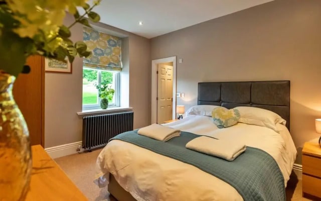 Apartment in Buxton Old Post Office, No Deposit
