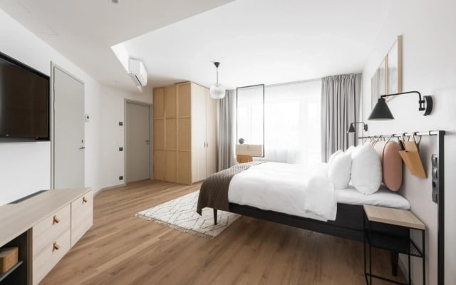 Oru Hub Hotel Tallinn — Handwritten Collection