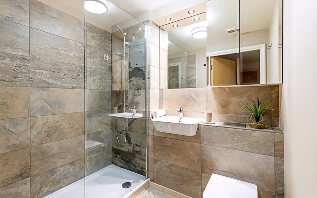 Modern and Minimalist Flat in Vauxhall