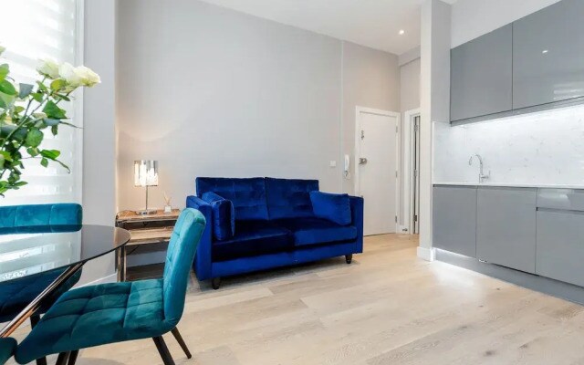 Stylish 2bed 2bath in Notting Hill