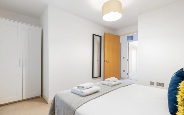 Deluxe 2 Bed Flat with Balcony in Hackney