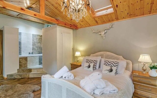 Charlesworth Lodges