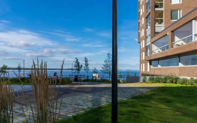 Spacious 1br with a lake view and sauna