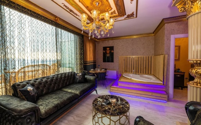 Sam Diamond Residence