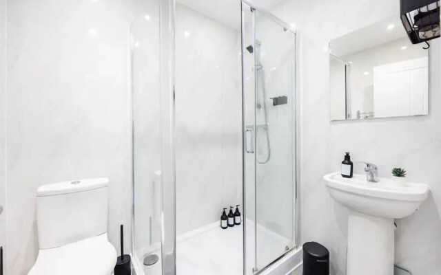 2br- Smart Tvs- Fast Wifi, Free Parking & Sofa Bed
