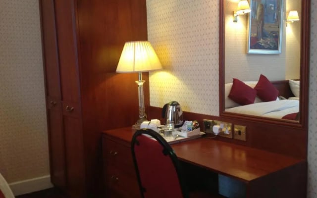 Avon Hotel