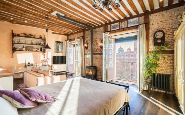 1851: Exceptional 19th century studio in Madrid