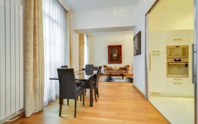 Champs Elysées - Lincoln, 140m2 Suites in Paris
