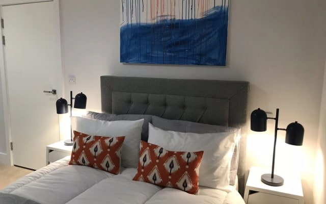 Heathrow Airport Apartments (Peymans)