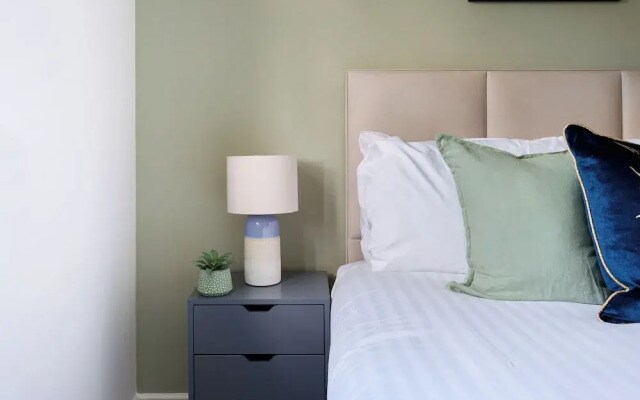 Chelsea Harbour Luxury Apartment