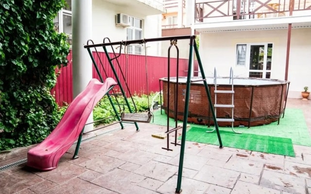 Guest House on ulitsa Uyutnaya