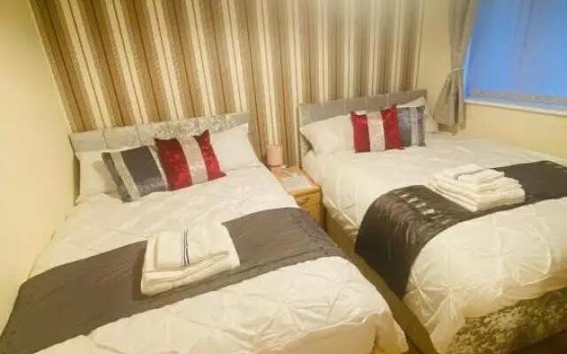 Brigstock Holidays House