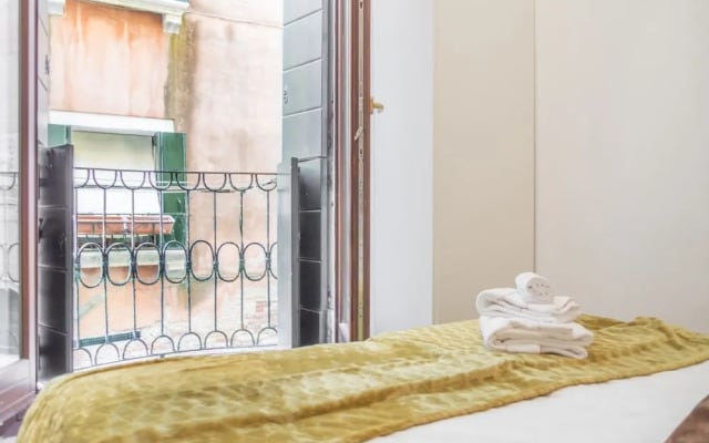 San Polo Canal View Apartments by Wonderful Italy