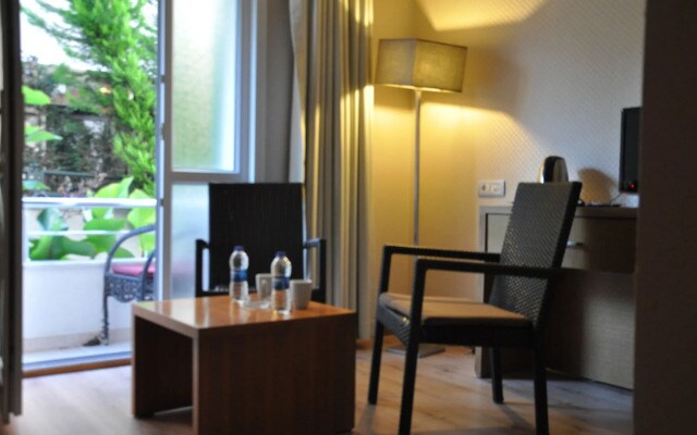 Dragos Island Hotel