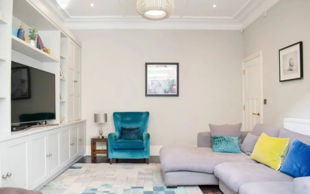 Stylish & Stunning 5 Bed House in Clapham South