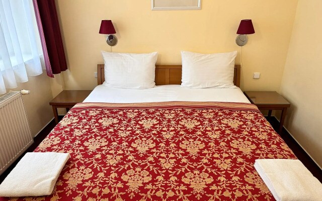 Cloister Inn