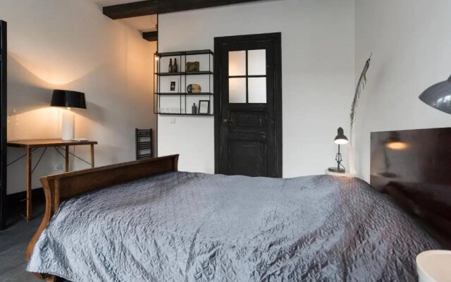 The Black Canal view private studio