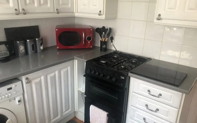 By the Sea, Sleeps 4-6, Private Patio, Nearbeach, Seasideretreat, Train to Liverpool or Chester is a hop Skip and a Jump Away