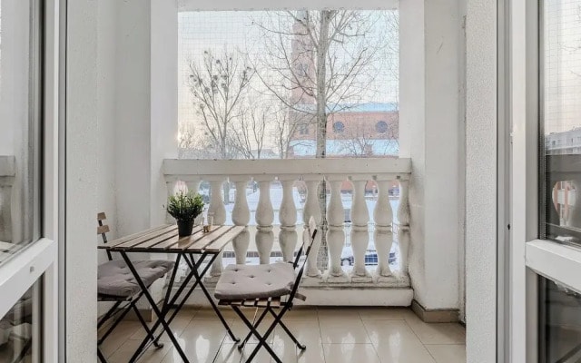 Lumina airy apartment with balcony