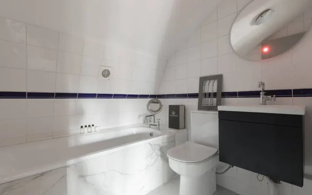 New Kent Road by Onefinestay