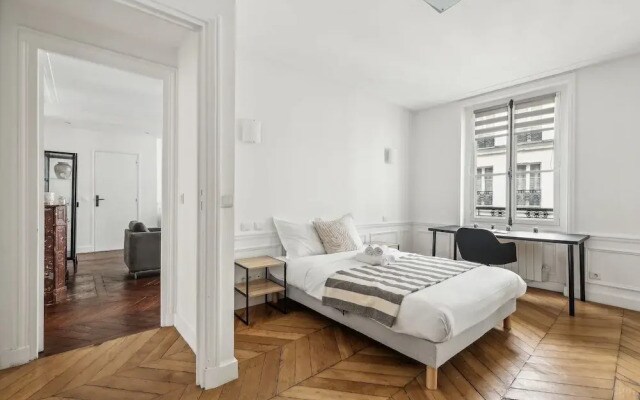 Stylish 3BR Near Tuileries Gardens