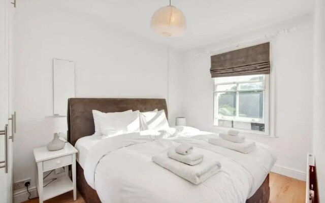 Elegant 2 Bed Apt in Kensington Olympia