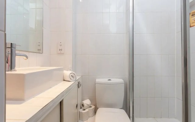 Spacious, Light-Filled 2 Bedroom Apartment