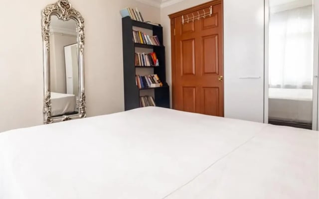 Eclectic Apartment near Popular Attractions in Beyoglu