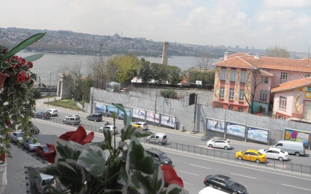 Pera Life Hotel