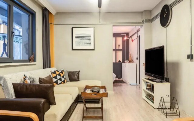 Contemporary And Stylish Flat In Sisli