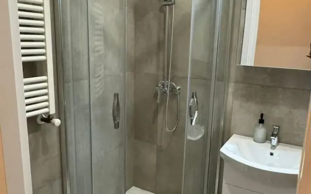1 Bed Flat - Sleeps 2 - Pets - Smoking on Terrace