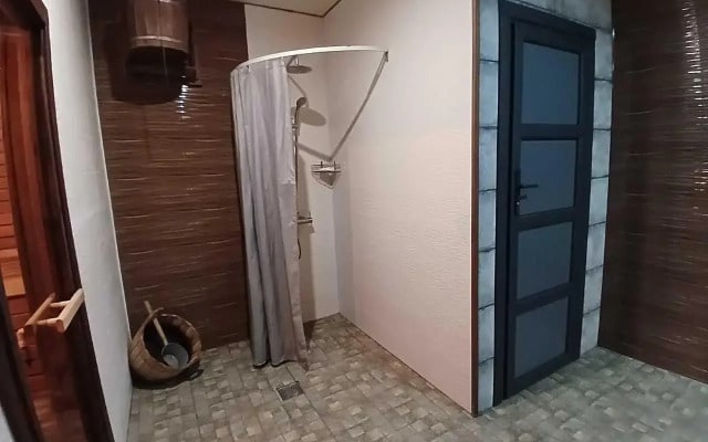 Гостевой дом с бассейном и баней в Дубках