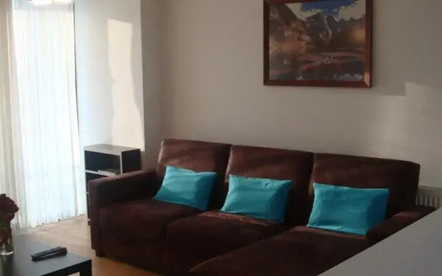 İstwest Suits
