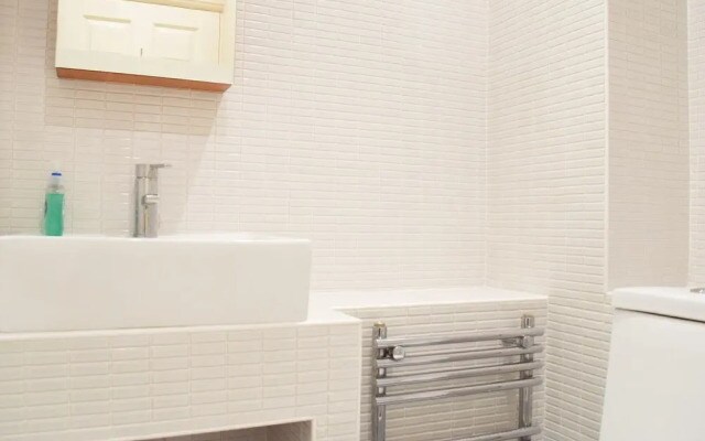 Apartment With High Ceilings 2 Bedroom