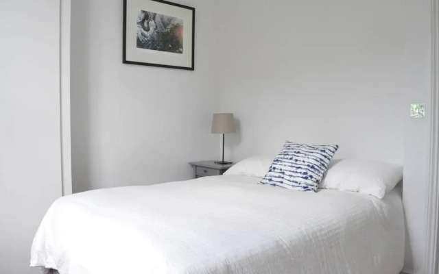 Bright 1 Bedroom Ladbroke Grove Flat