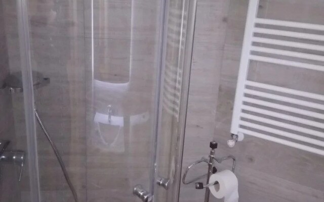 Studio in Madrid, With Shared Pool, Enclosed Garden and Wifi