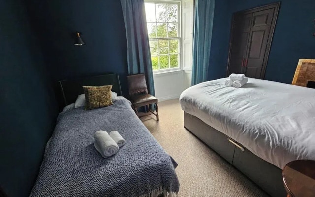 2 Bed Apartment - Sleeps 4 - Parking - Wifi