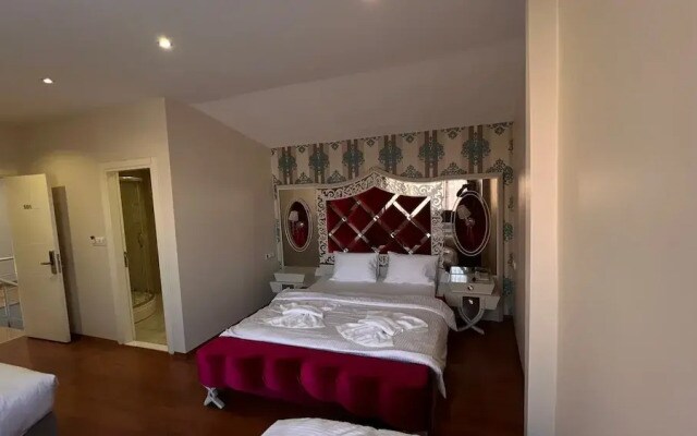By Historyal Hotel Due
