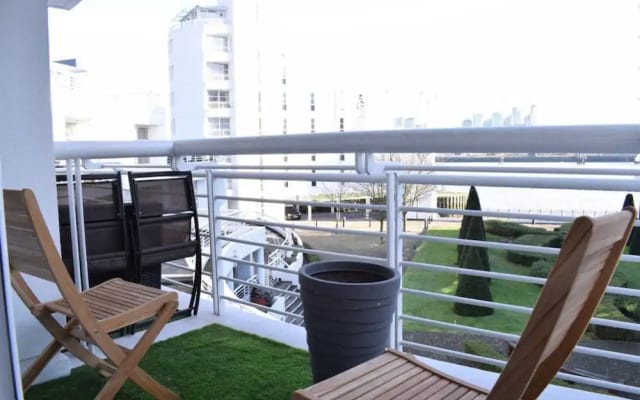 Stunning 2 Bedroom Riverside Flat in Canary Wharf