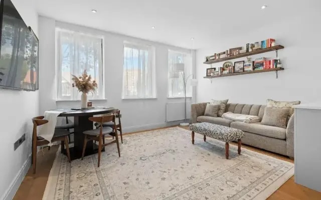 London Road Apartment in Isleworth