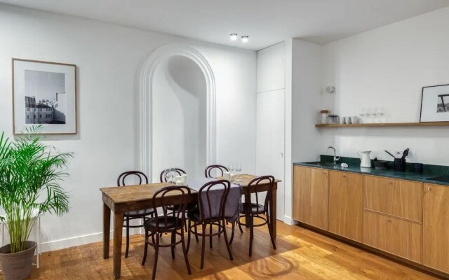 Spacious Apartment Near Madeleine