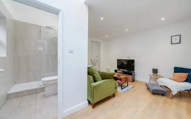Charming Spacious 2-bed Apartment in London