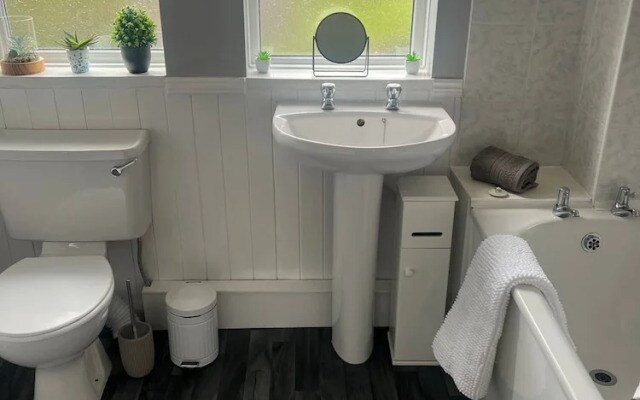 Comfortable 3 Bedroom House-ng5,sleeps 5