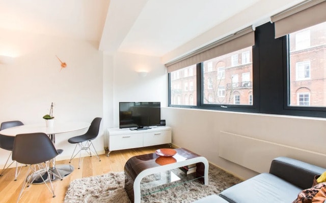 Spacious 1 Bedroom Apartment in Kensington - A1